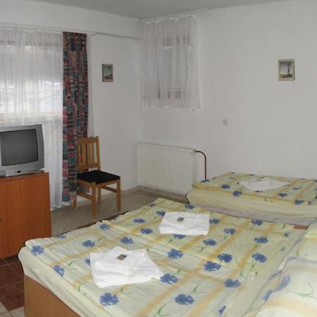 Nadix Panzio Bed and Breakfast Debrecen Camera foto